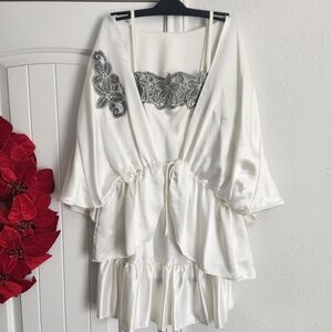 Indulgence Satin Ivory Robe & Pijama dress set Size Large